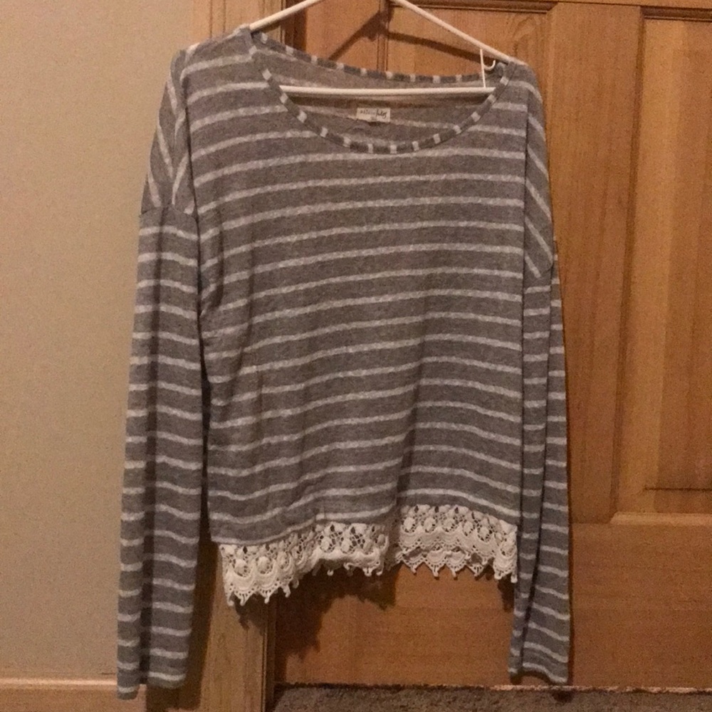 Gray stripped sweater with lace trim